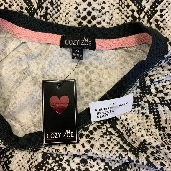 Cozy Zoe Women's Snakeskin Print Long Sleeve Pajama Pullover Top Size M‎ NWT - Picture 7 of 14